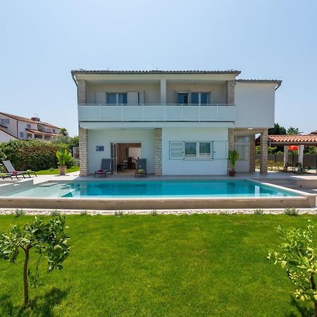 Villa Irena With Private Pool In Porec Bagian luar foto