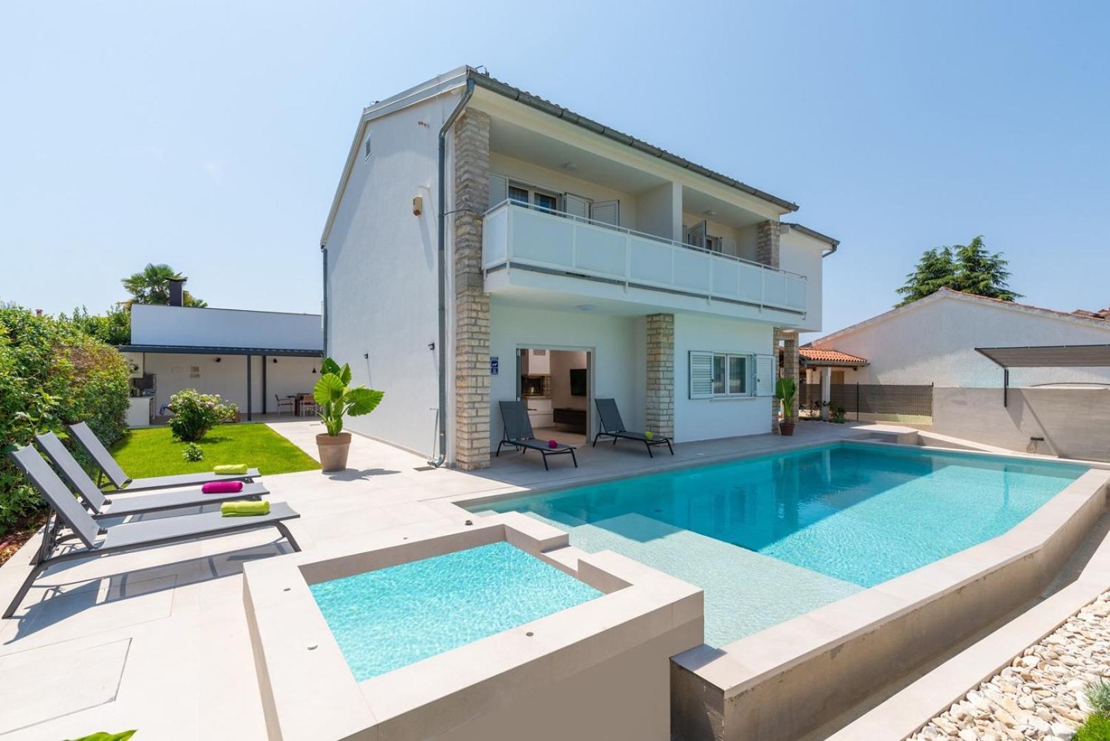 Villa Irena With Private Pool In Porec Bagian luar foto
